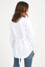 Bluse mit Bändern in der Taille in Weiß