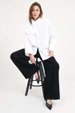 Oversize-Bluse mit Rosen-Detail in Weiß