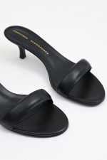 Kitten Heel in Schwarz