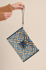 Clutch aus Jaquard-Samt in Blau