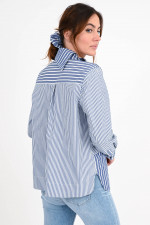 Blusenshirt mit asymmetrischem Kragen in Blau/Weiß