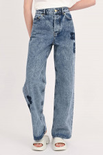 Weite Jeans mit Ganni-Logoprint in Hellblau
