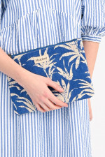 Clutch mit Palmen-Print in Blau