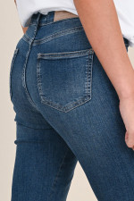 Jeans mit Ziernähten in Dunkelblau