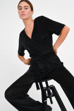 Jumpsuit aus weichem Material in Schwarz glänzend