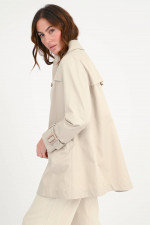 Kurzer Trenchcoat in Sand