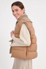Gilet mit Strickkragen in Camel