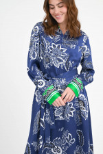 Midikleid aus Seide in Blau/Weiß/Grün gemustert