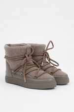 Boots aus Materialmix in Greige