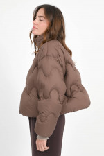 Daunenjacke mit Wellen-Stepp-Optik in Brown