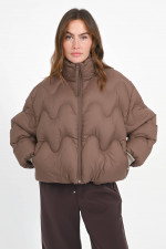 Daunenjacke mit Wellen-Stepp-Optik in Brown
