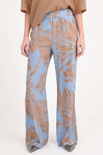Seidenhose NORA mit Palmen-Motiv in Blau/Caramel