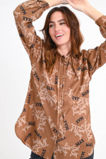 Seidenbluse ACCENNI mit Logo-Print in Camel