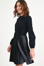 Jerseykleid RIVIERA mit Plissee in Schwarz/Oliv