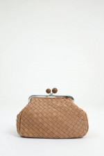 Geflochtene Clutch PANCIA in Nude