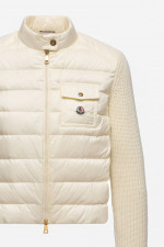 Hybrid Strickjacke mit Dauneneinsatz in Creme