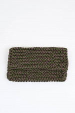 Gehäkelte Clutch in Dark Moss