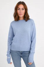 Strickpullover in Hellblau