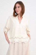 Bluse mit Lochstickerei in Natur