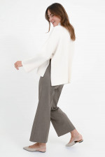 Pullover mit hohen Seitenschlitzen in Natur