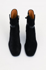 Stiefelette mit Logo-Detail in Schwarz