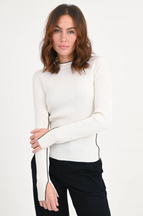 Strickpullover mit Schlitz am Ärmel in Creme