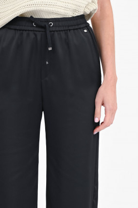 Hose in Satin-Optik in Schwarz