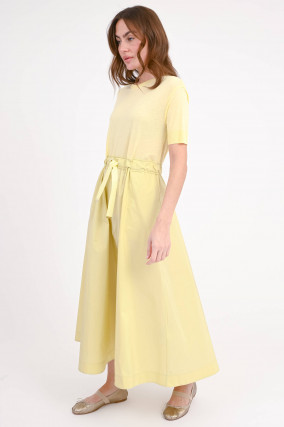 Kleid mit elastischer Taille in Gelb