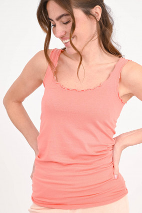 Top LORA mit Rüschendetails in Koralle