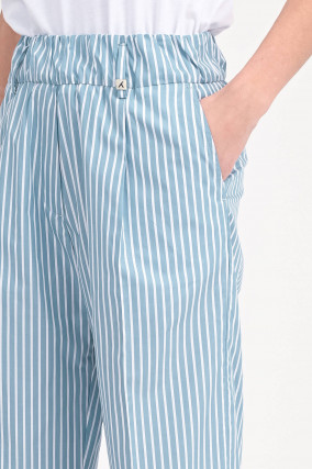 Gestreifte Baumwoll-Hose in Weiß/Türkis