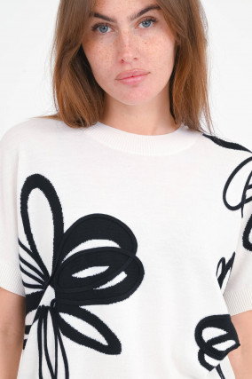Pullover mit 3D Applikation in Creme/Schwarz
