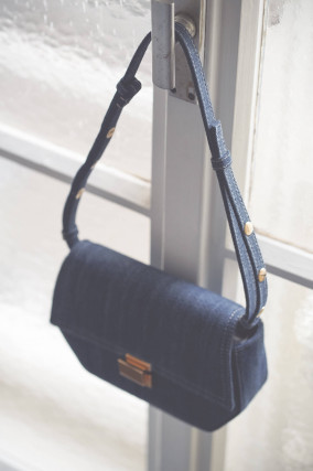 Denim-Schultertasche BAG ONE S in Blau