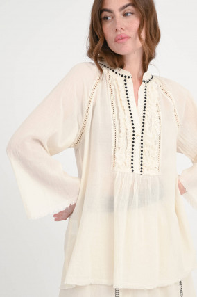 Bluse mit dekorativen Brust-Details in Creme/Black