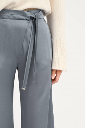 Satinhose mit weitem Bein in Blaugrau