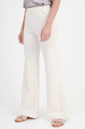 Hose mit dekorativer Seitennaht in Creme