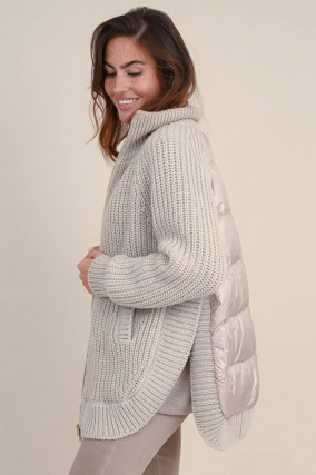 Strickjacke mit Steppung in Greige