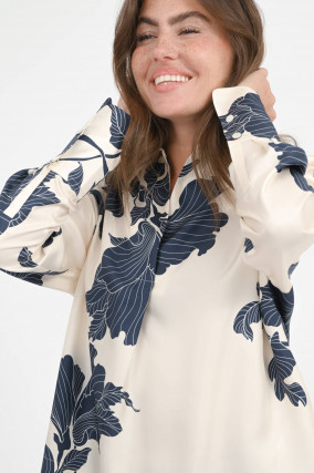 Gemusterte Seidenbluse in Creme/Navy