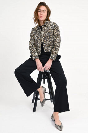 Jeansjacke mit Leopardenmuster in Braun/Schwarz