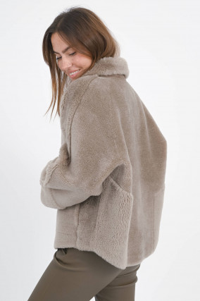 Kunstfelljacke in Taupe