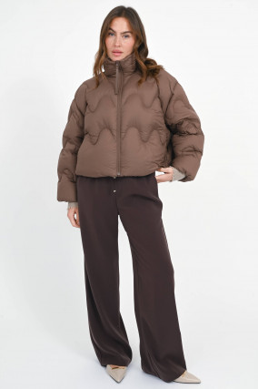 Daunenjacke mit Wellen-Stepp-Optik in Brown