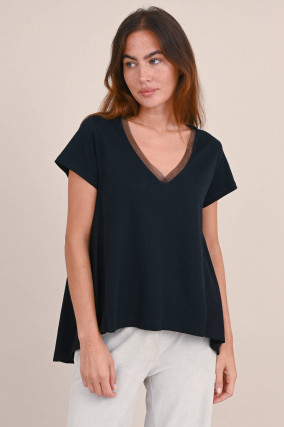 T-Shirt mit V-Neck in Schwarz