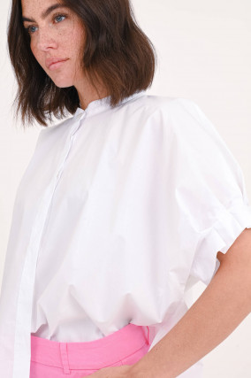 Bluse mit dekorativen Arm in Weiß