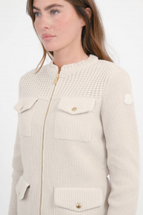 Wattierte Strickjacke in hellem Greige