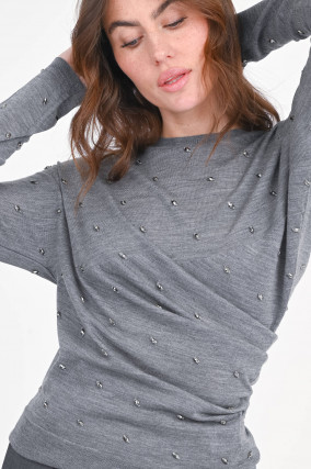 Strickshirt mit Raffungen und Steinchen in Grau