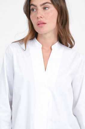 Bluse mit V-Ausschnitt in Weiß