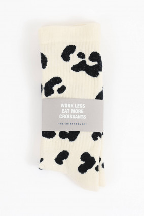 Hohe Socken mit Animal-Print in Creme/Schwarz