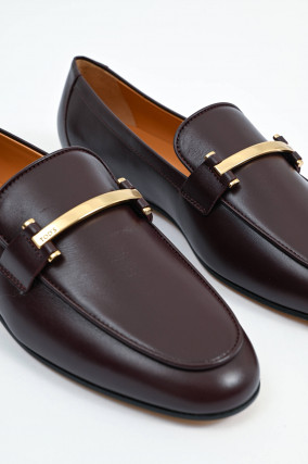 Leder-Loafer mit Metall-Riemen in Oxenblood