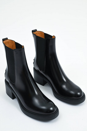 Stiefelette mit Blockabsatz in Schwarz
