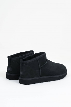 Lammfell-Boot CLASSIC ULTRA MINI in Schwarz