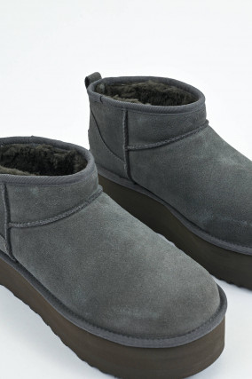 Lammfell-Boot ULTRA MINI PLATTFORM in Grau